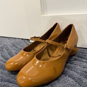 NWOT ZARA brown patent leather 1.75 inch heels